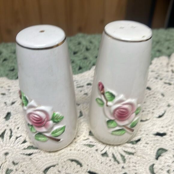 Vintage, japanese porcelain salt and pepper shakers - Picture 1 of 6